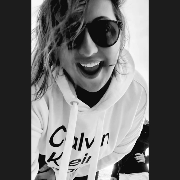 🌴Meet your Posher, Jaci 🌞 - Picture 2 of 5